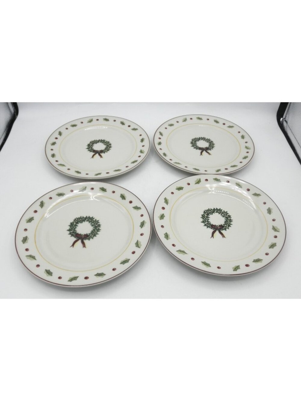 Merry Brite Christmas MBT1 Salad Plates Set of 4 Very Good Used Condition